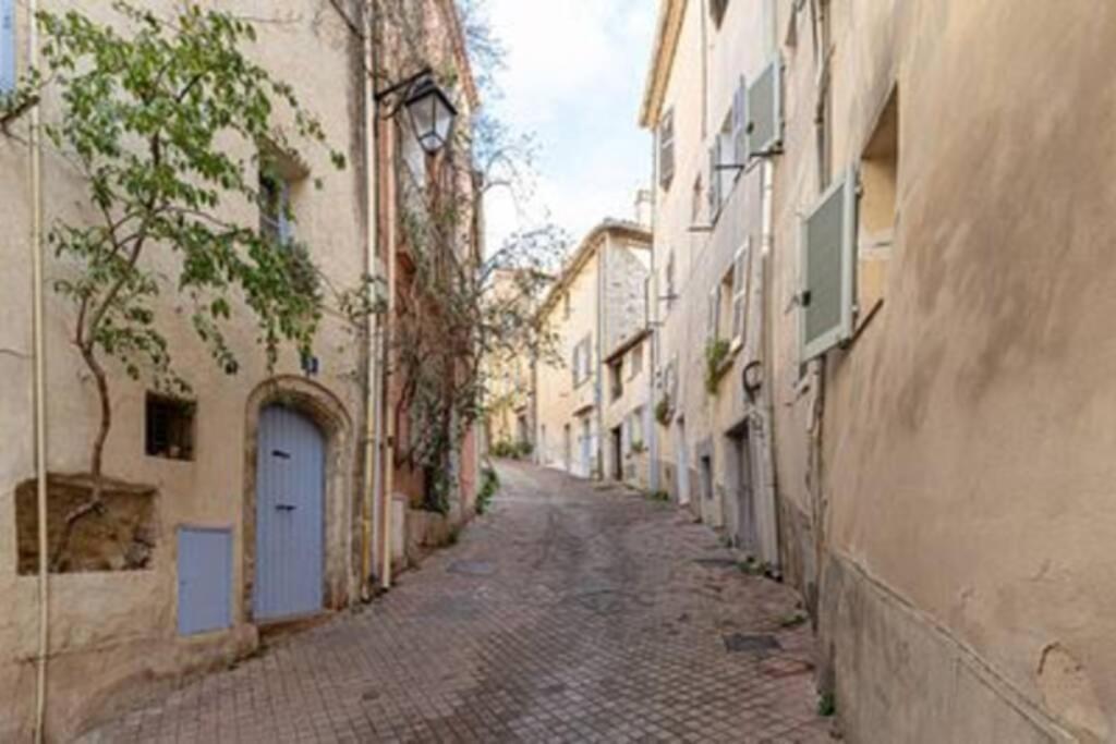 Le Charme Du Medieval Dans Un Appartement Cosy Hyères Exterior foto